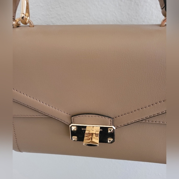 Michael Kors Crossbody Bag With Strap - Picture 4 of 6